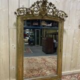 Miroir époque Napoléon III à fronton  à la feuille d'or