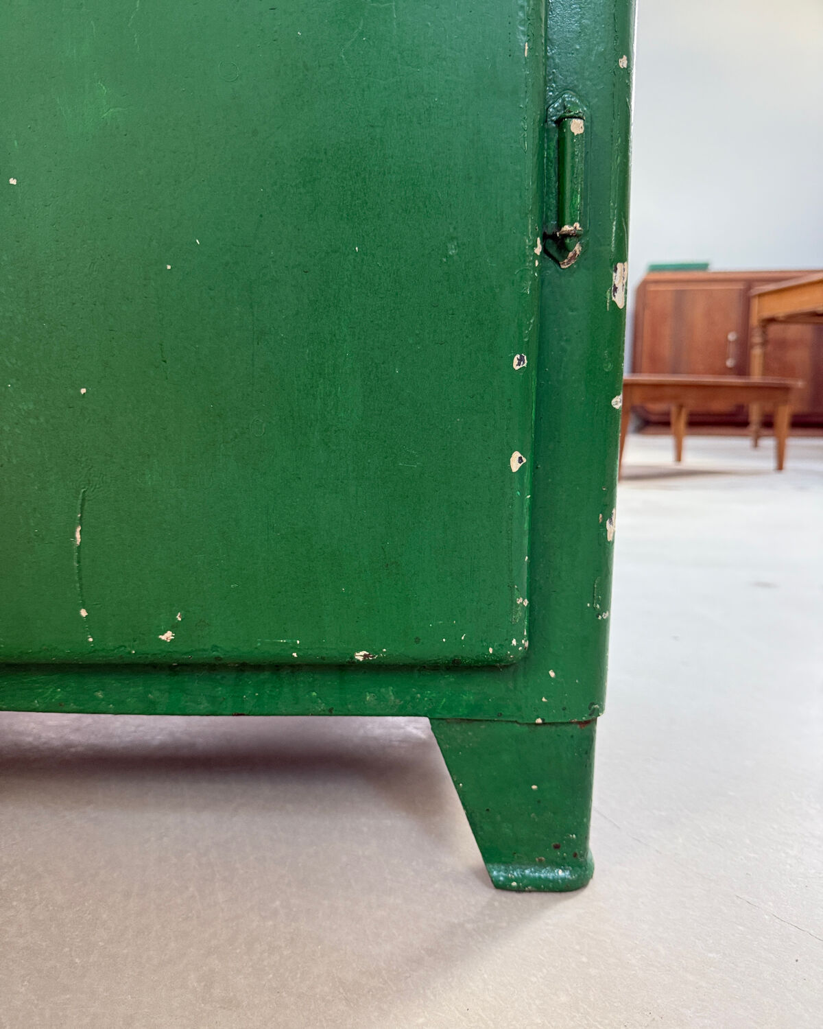 Armoire vintage en métal vert