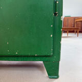 Armoire vintage en métal vert