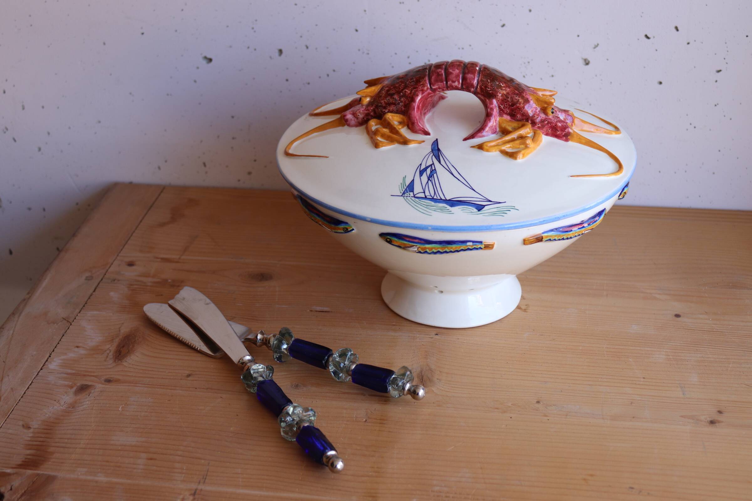 Covered ceramic vegetable dish with painted marine decoration – lobster