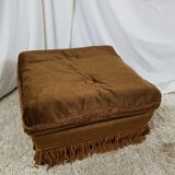 Pouf in green velvet