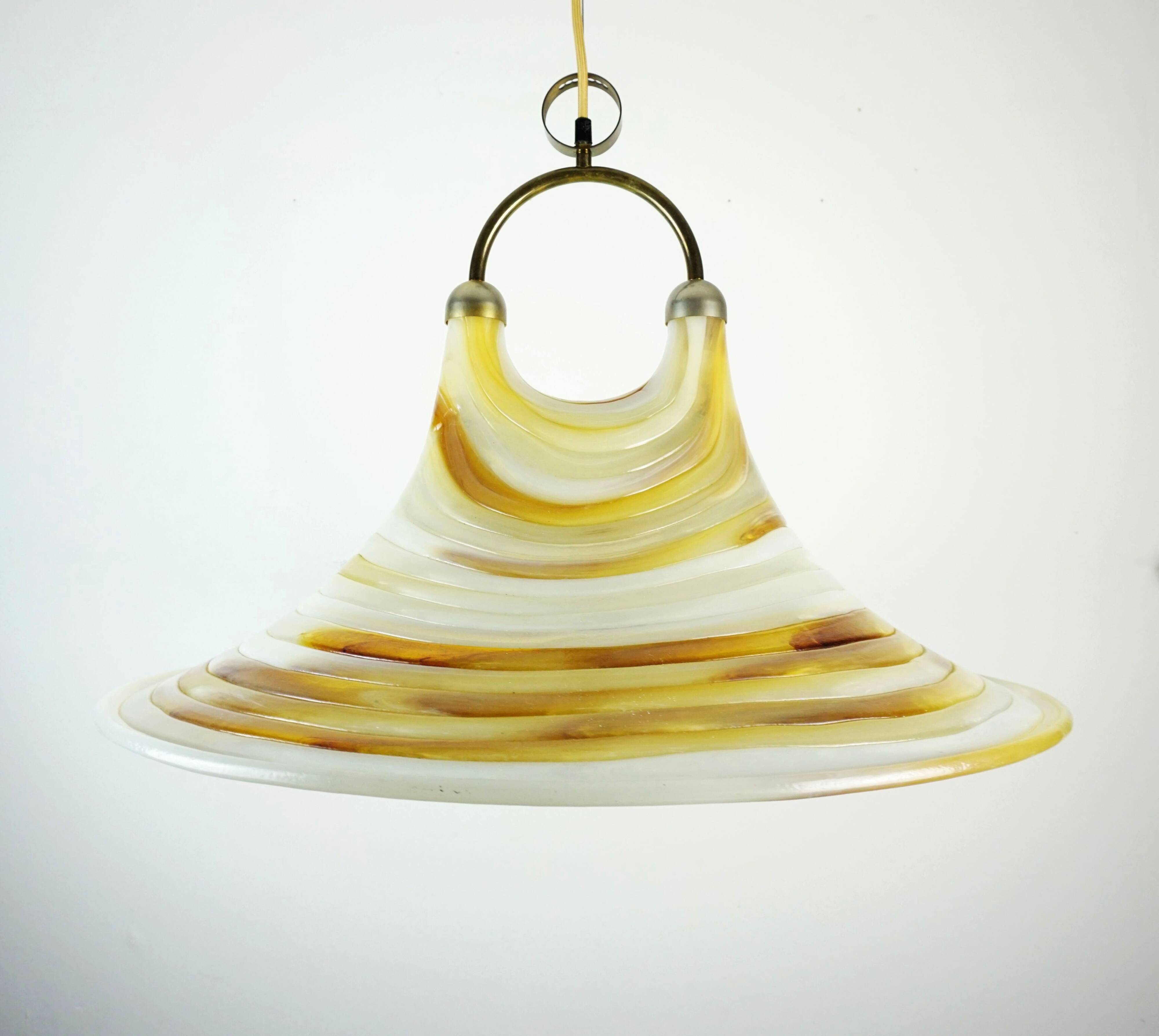 Grande lampe suspendue cosack en acrylique et laiton des années 1970 style spatial
