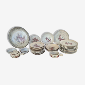 Set of 33 plates, Atelier Le Mûrier Vallauris circa 1950-1960 Derval