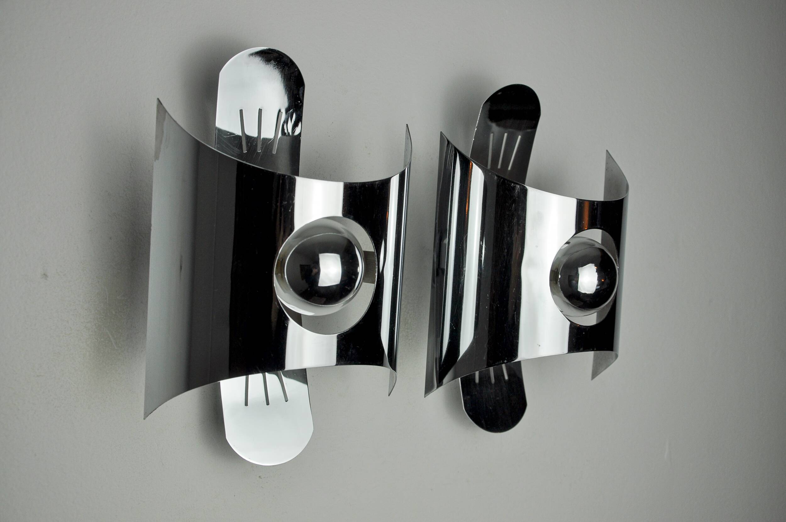 Pair of space age wall lights, chromed metal, Italy, 1970