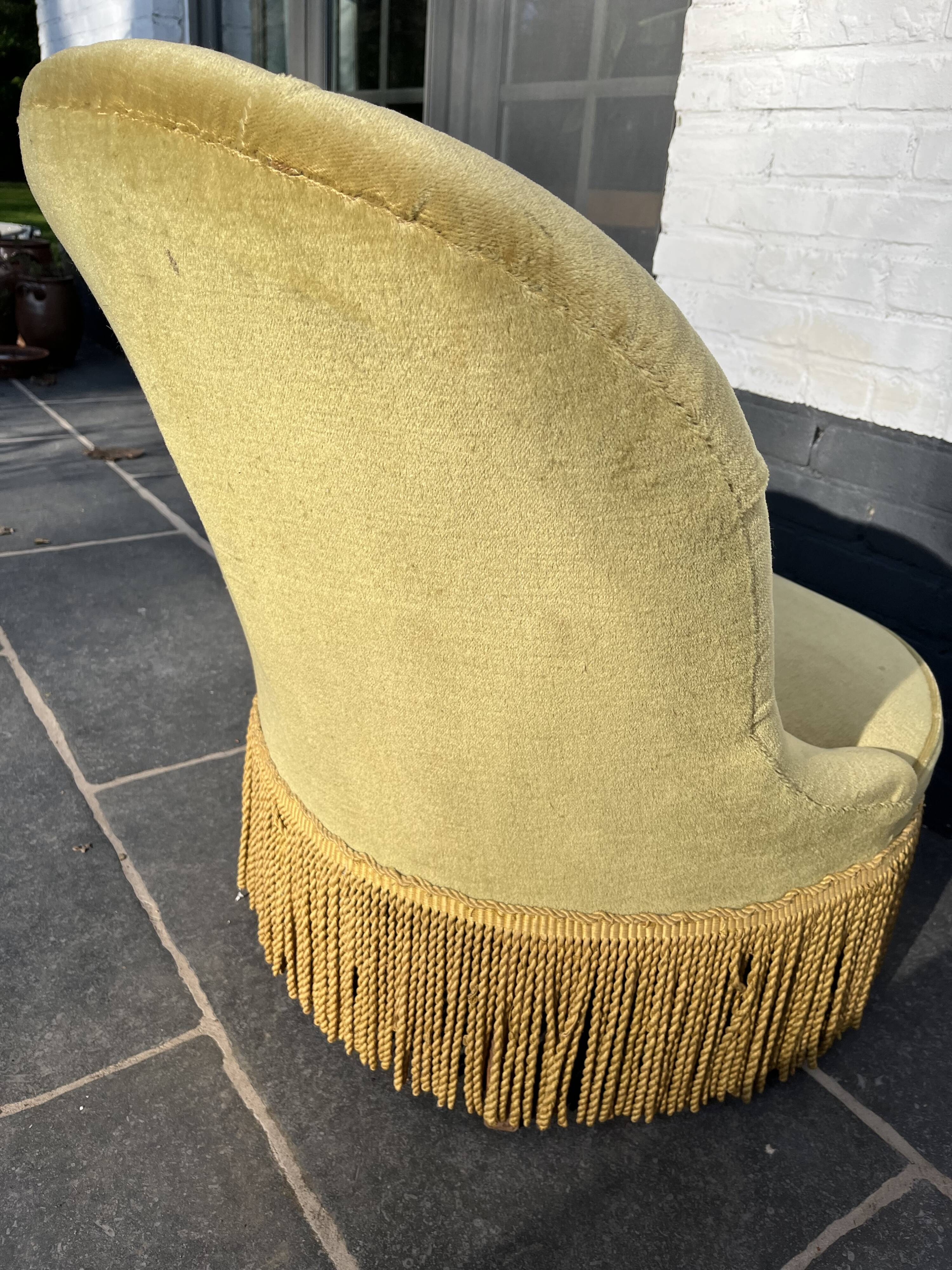 Pink velvet toad chair