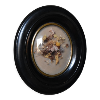 Oval frame bouquet of dried flowers