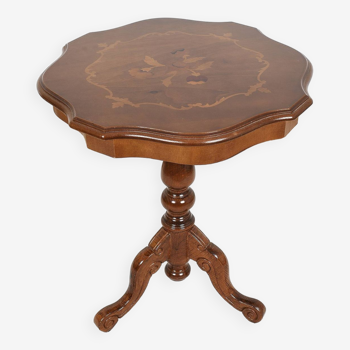 Pedestal table or side table, carved wooden legs, inlaid veneer on the top.