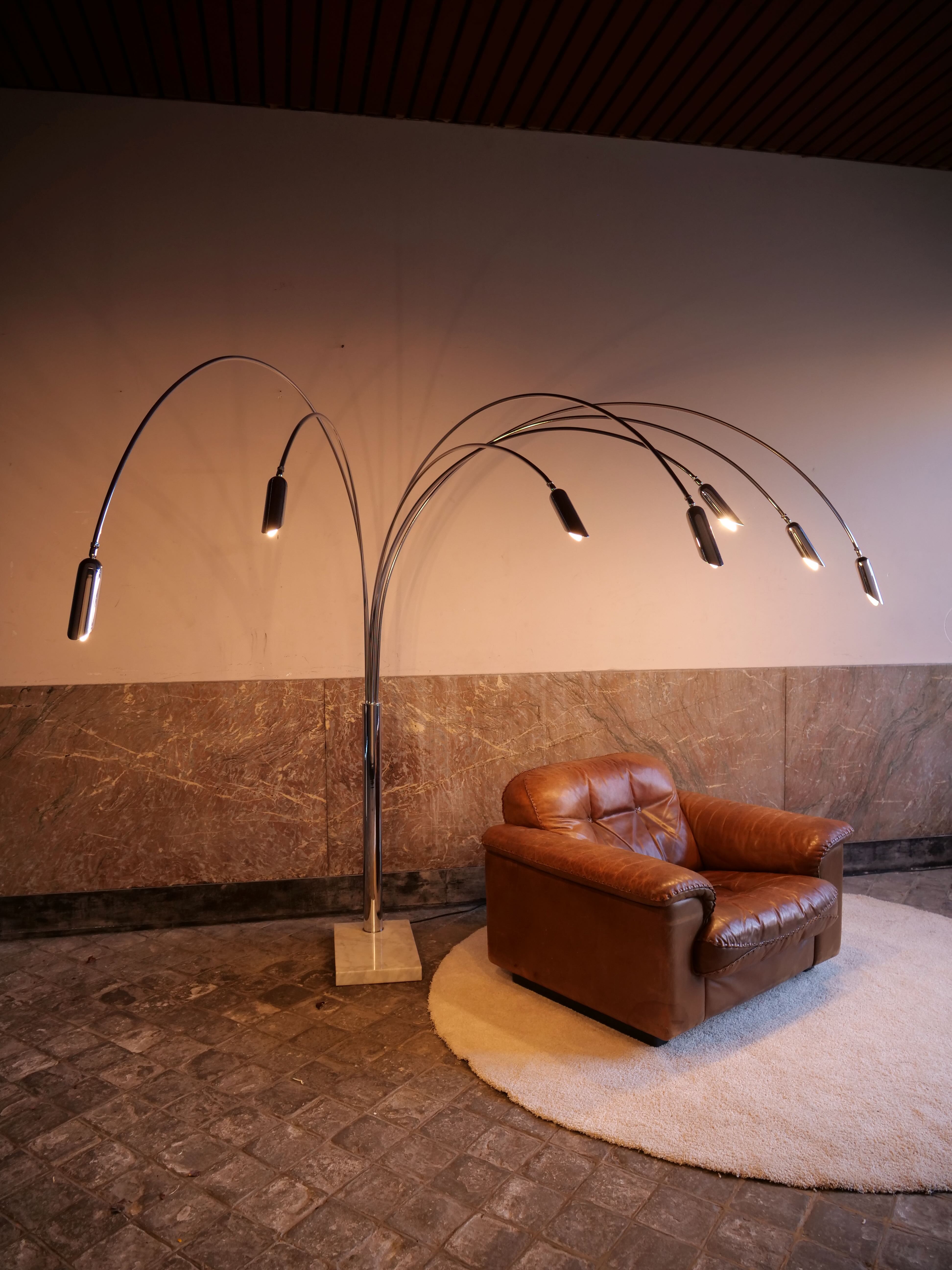 Large Italian luminaire with 7 arms 1970