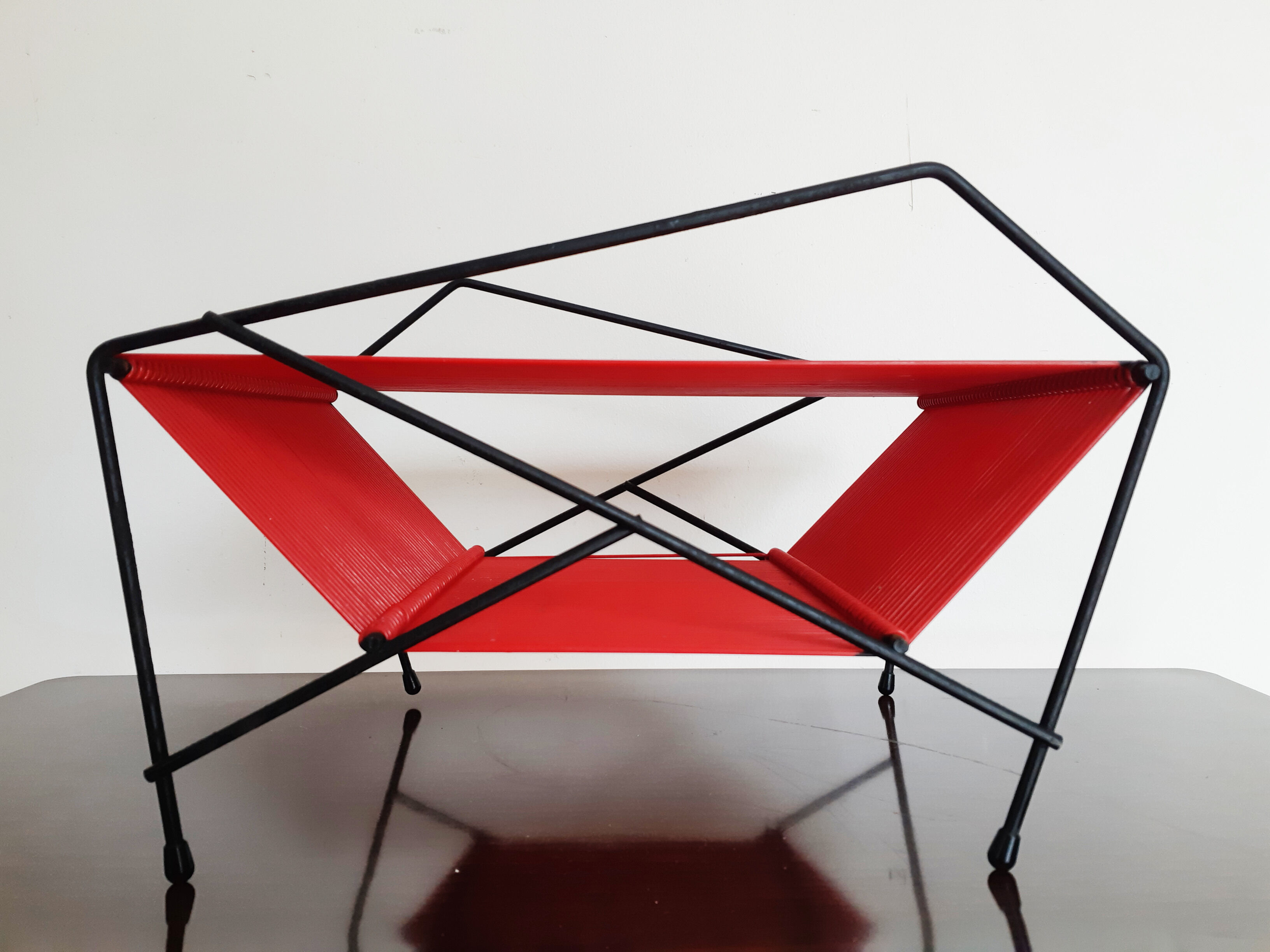 Vinyl record holder, vintage, metal and red scoubidou , rak 50s