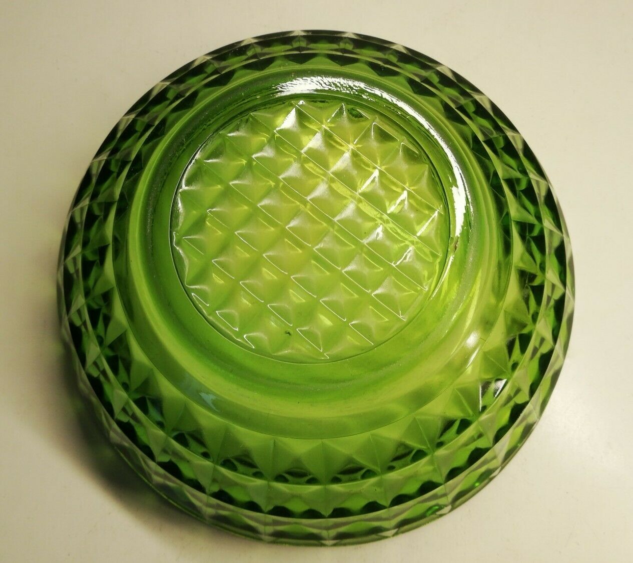 Plat en verre vert XXème siècle vintage