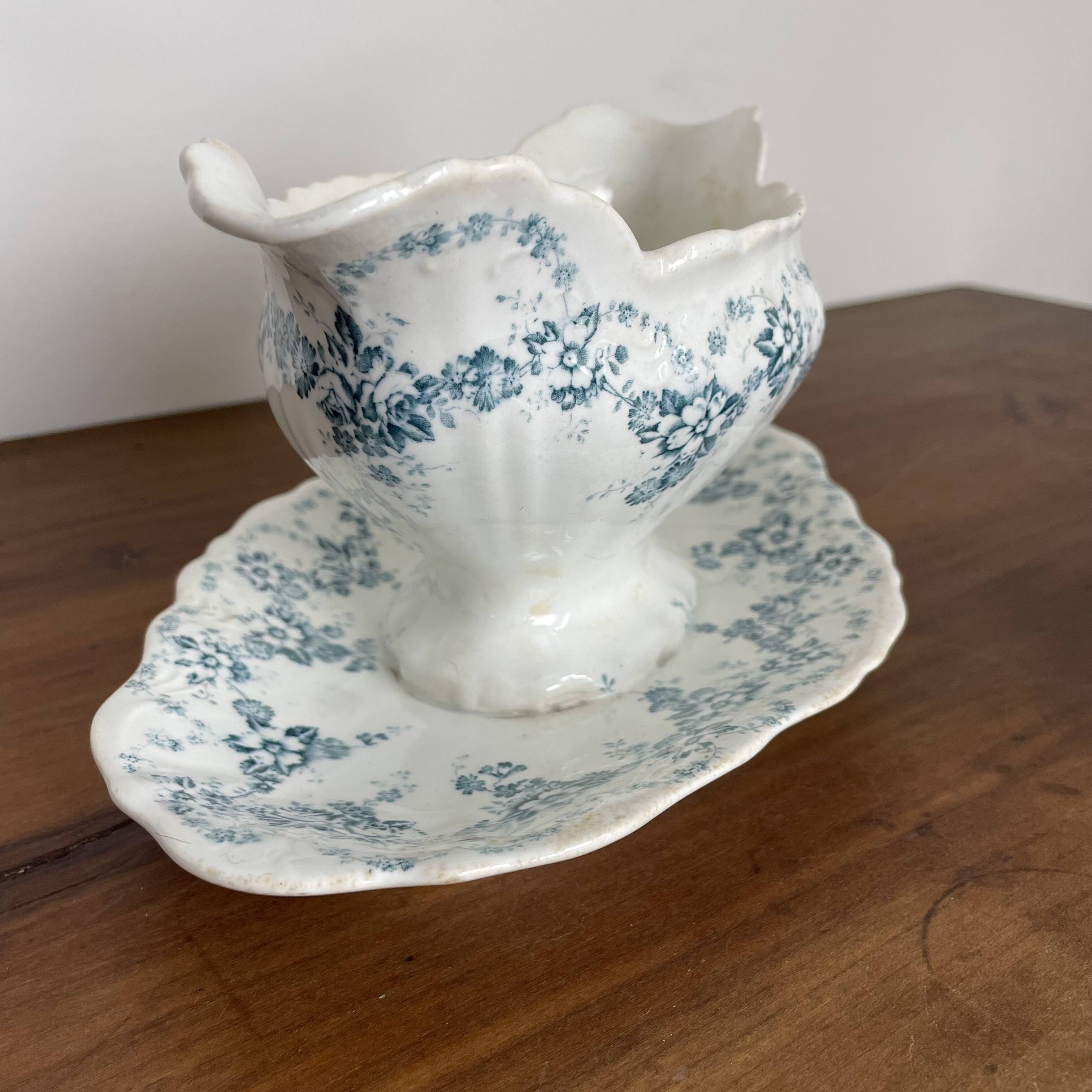 Maastricht earthenware sauce boat, Clara model