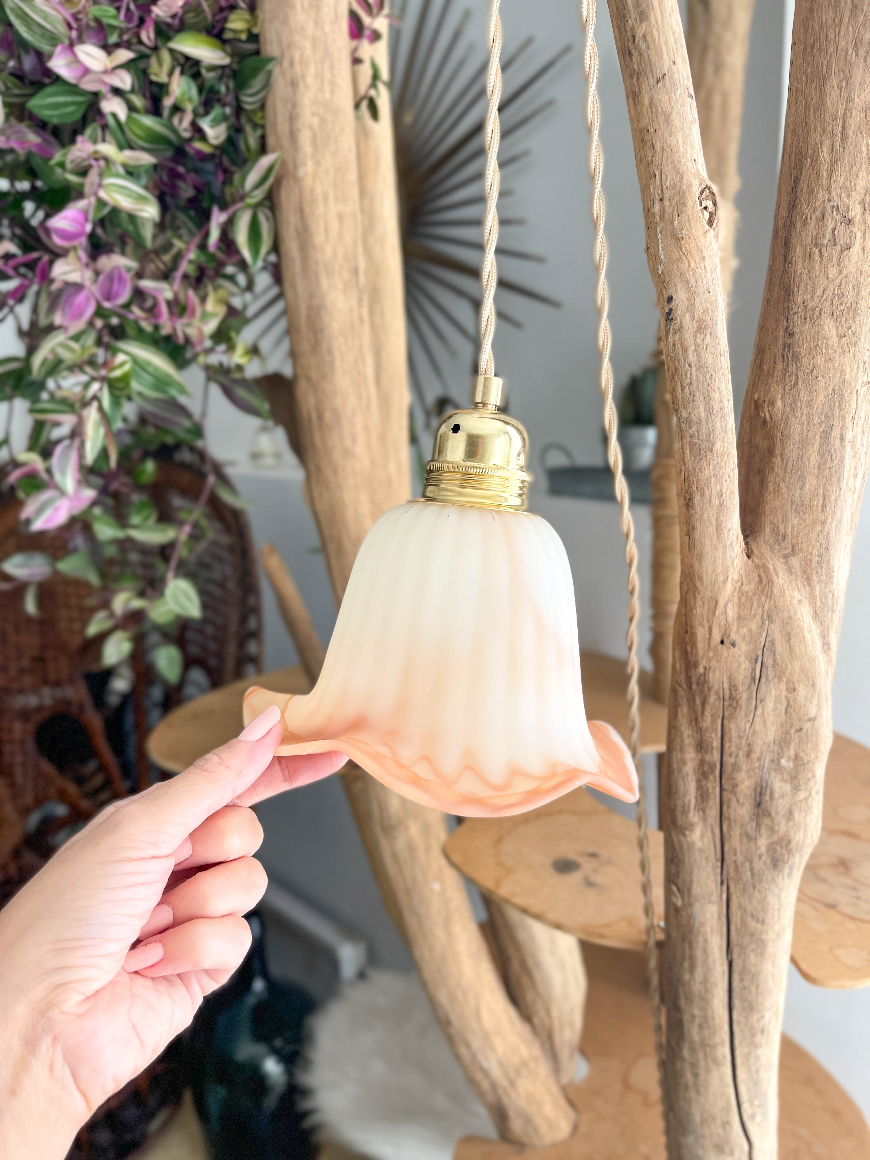 Vintage pink glass paste tulip lamp