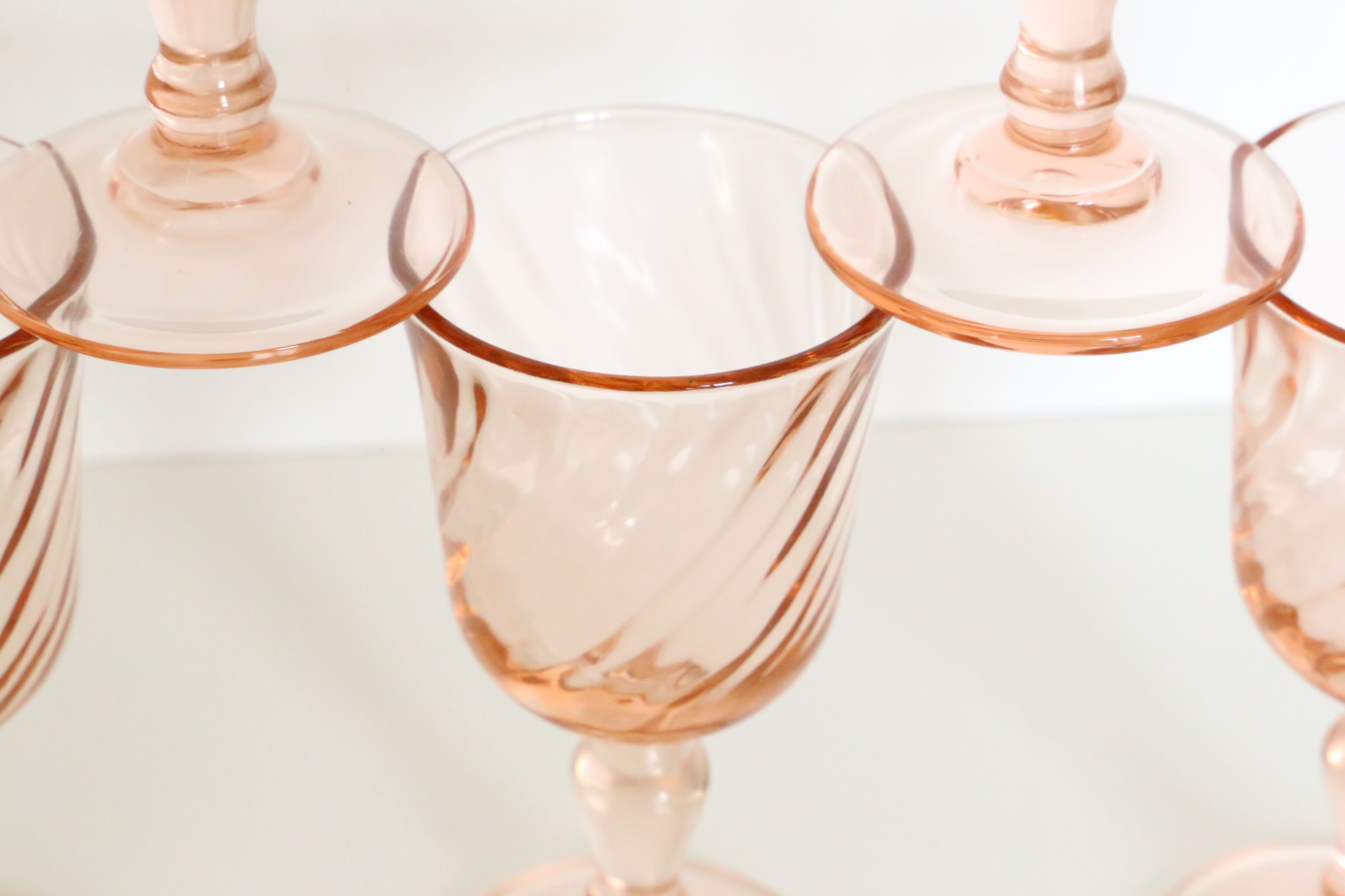 Pink glass wine glass, Rosaline, from Arcoroc