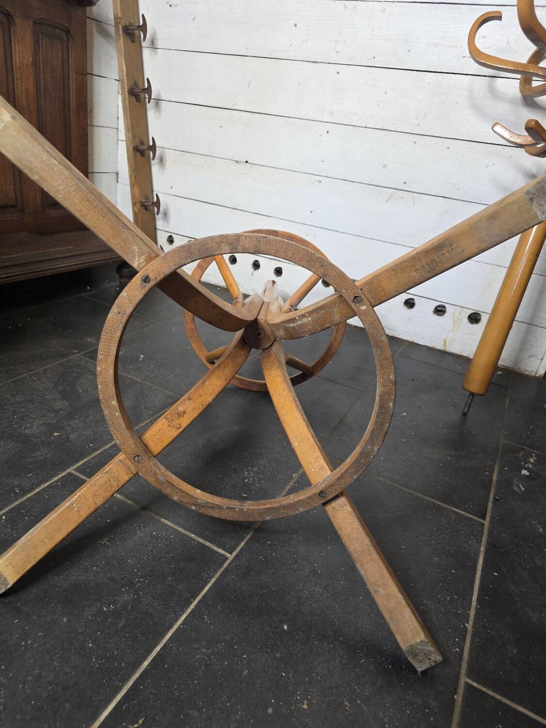 Baumann parrot coat rack from the 50s