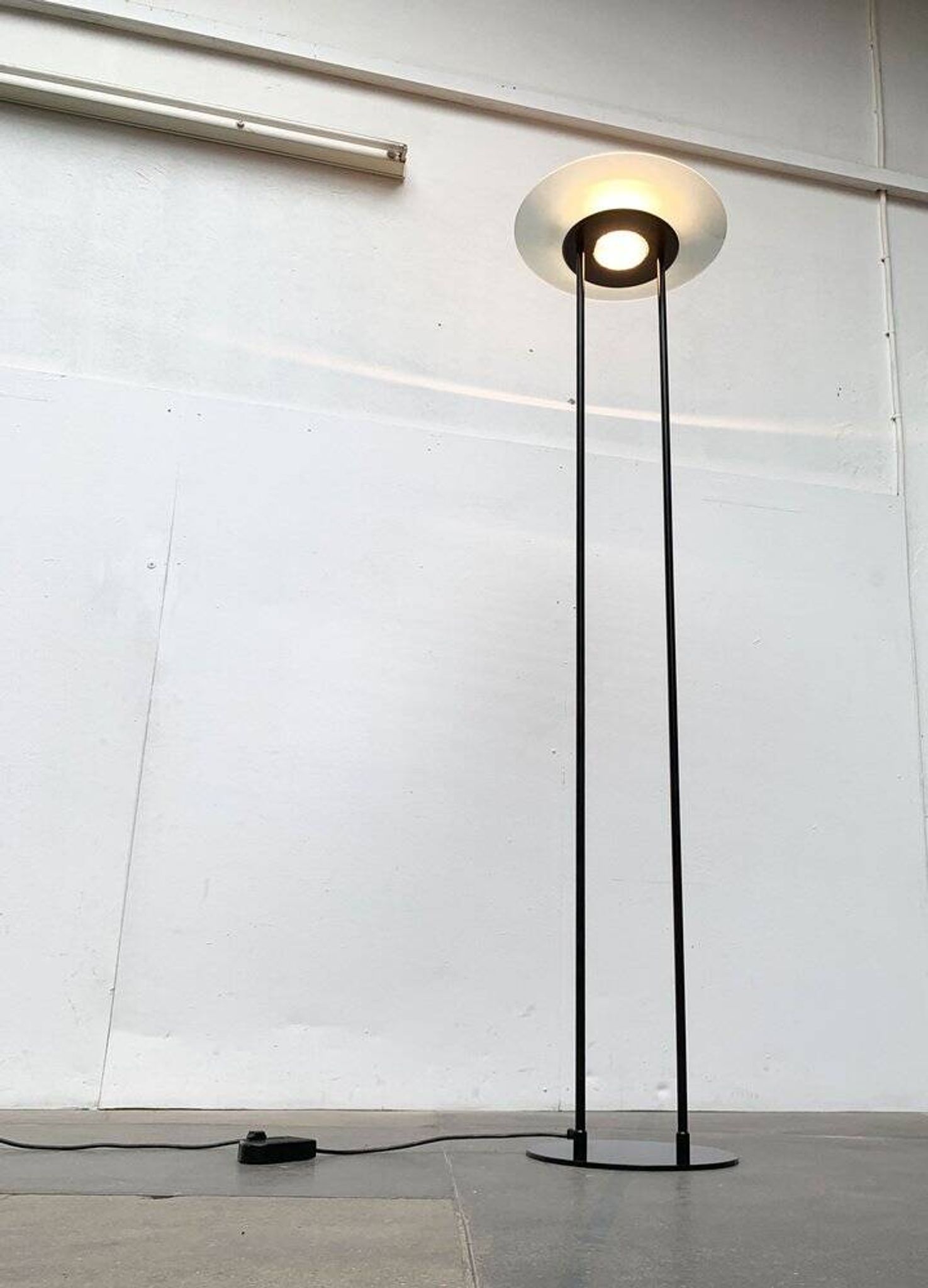 Lampe sur pied italienne vintage, années 1980
