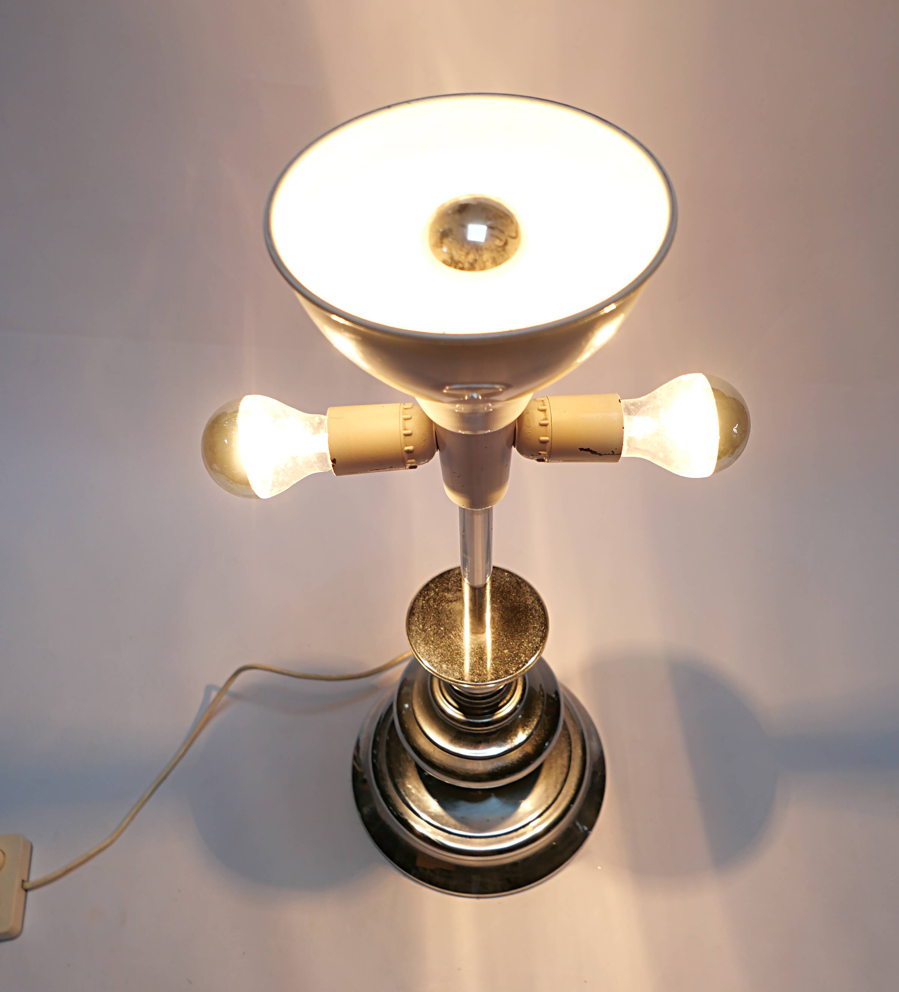 lampe ancienne en métal vintage design 1950 1970