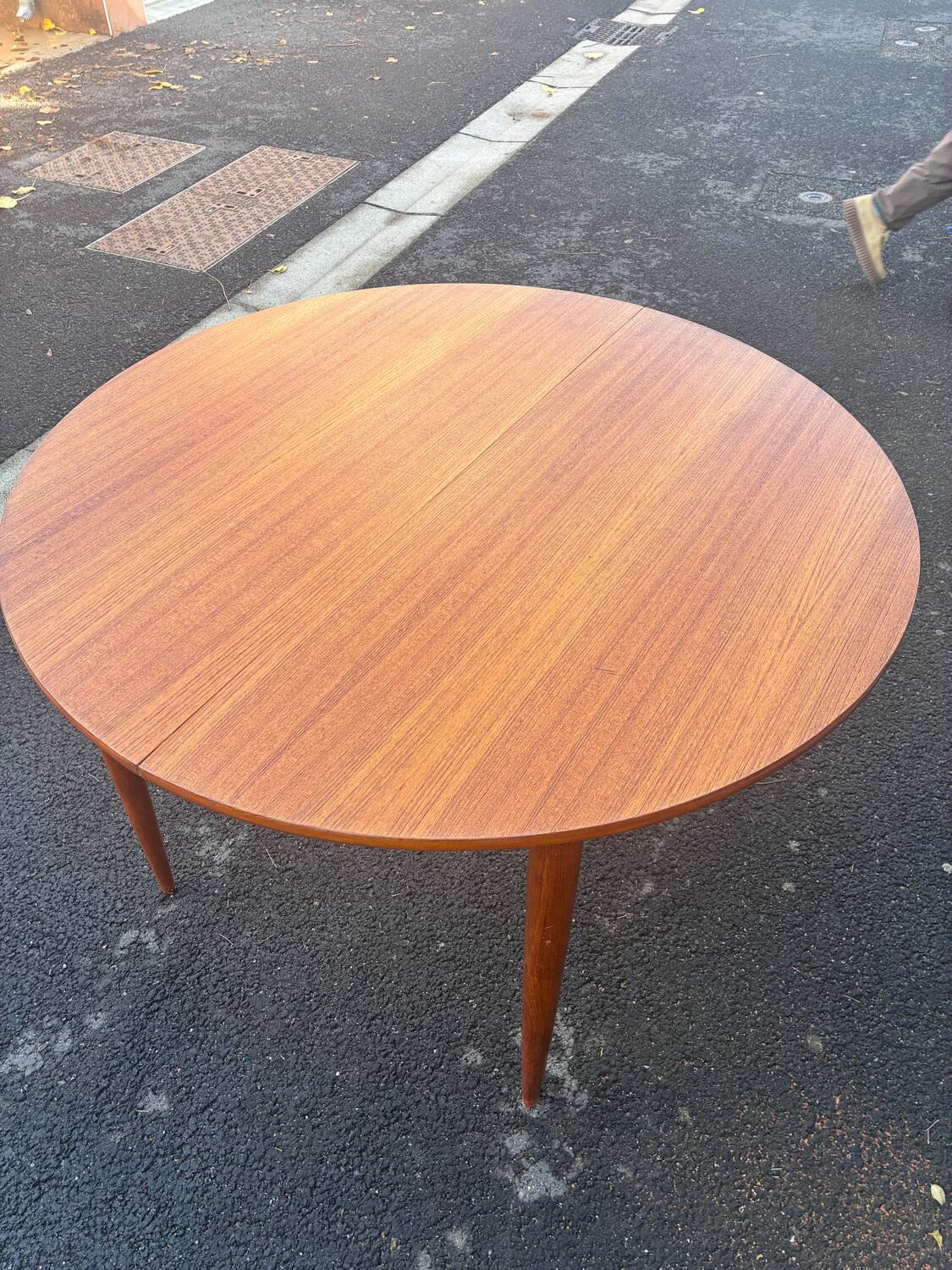 1970s Scandinavian design round table