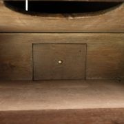 Commode anglaise antique du XVIIIe siècle en chêne.