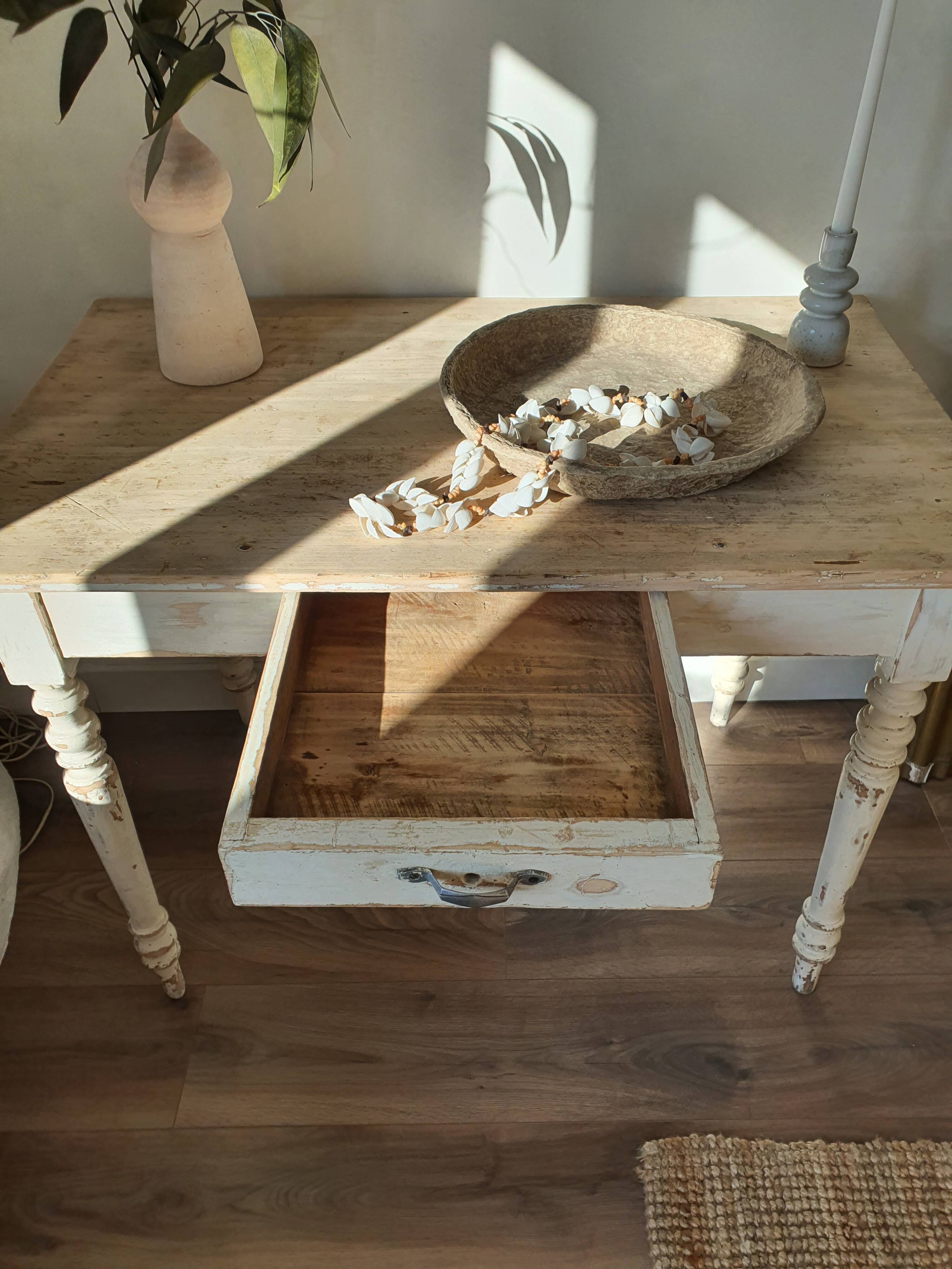 Vintage 1-drawer wooden table