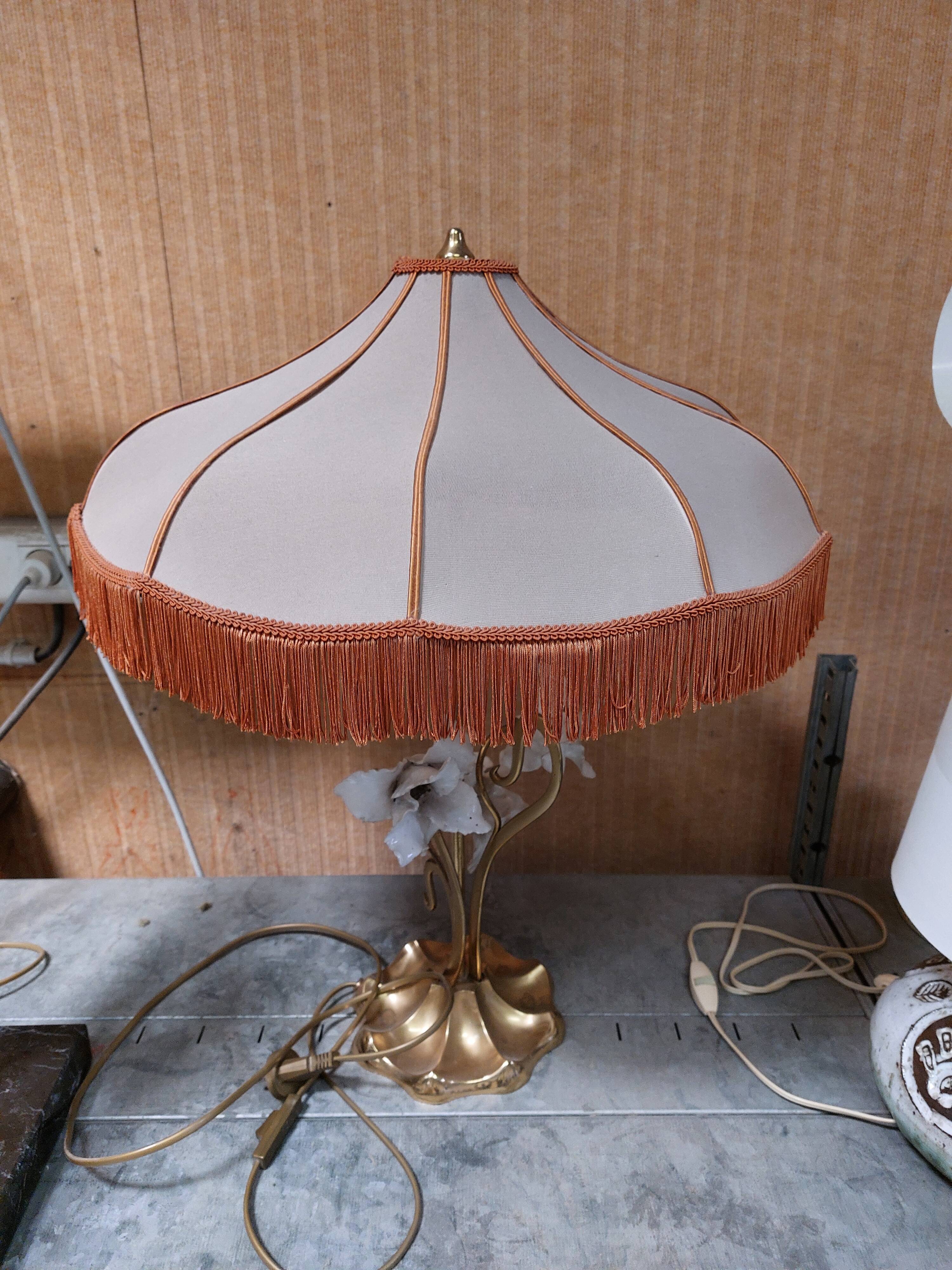 Large gilded brass lamp with white porcelain fleur-de-lis decoration