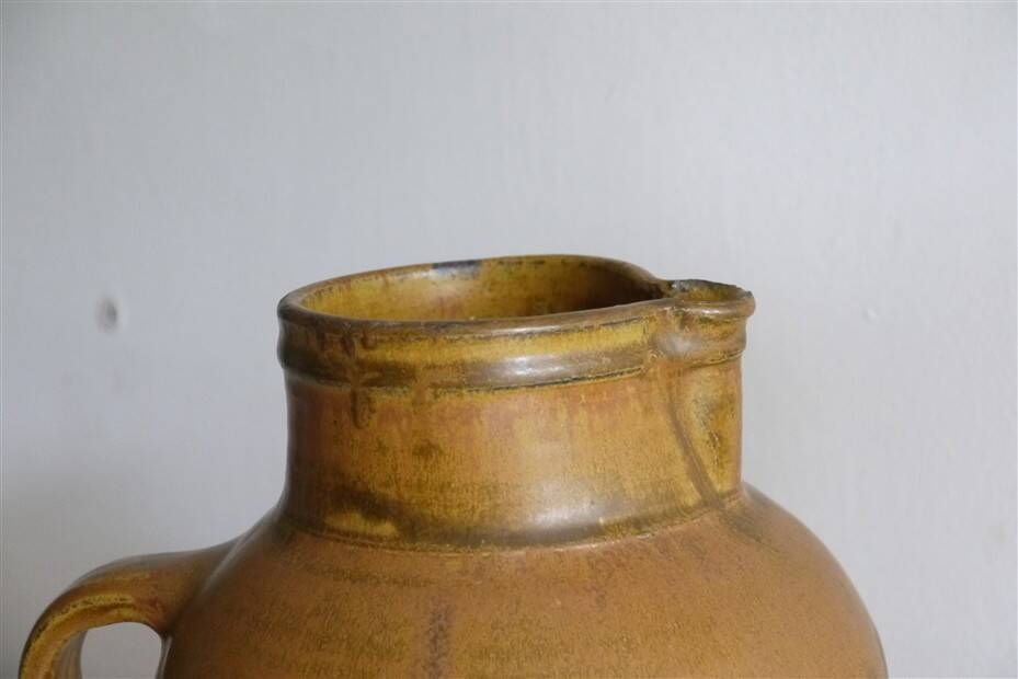 Handled stoneware vase by Michel Pastore