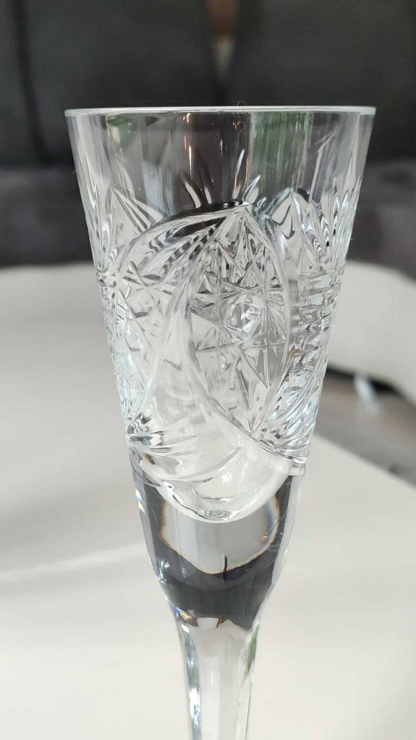 Lot 5 x Small Art Deco champagne flutes. Sophisticated star/cross/deciduous patterns. Boho chic. High 15.5 cm