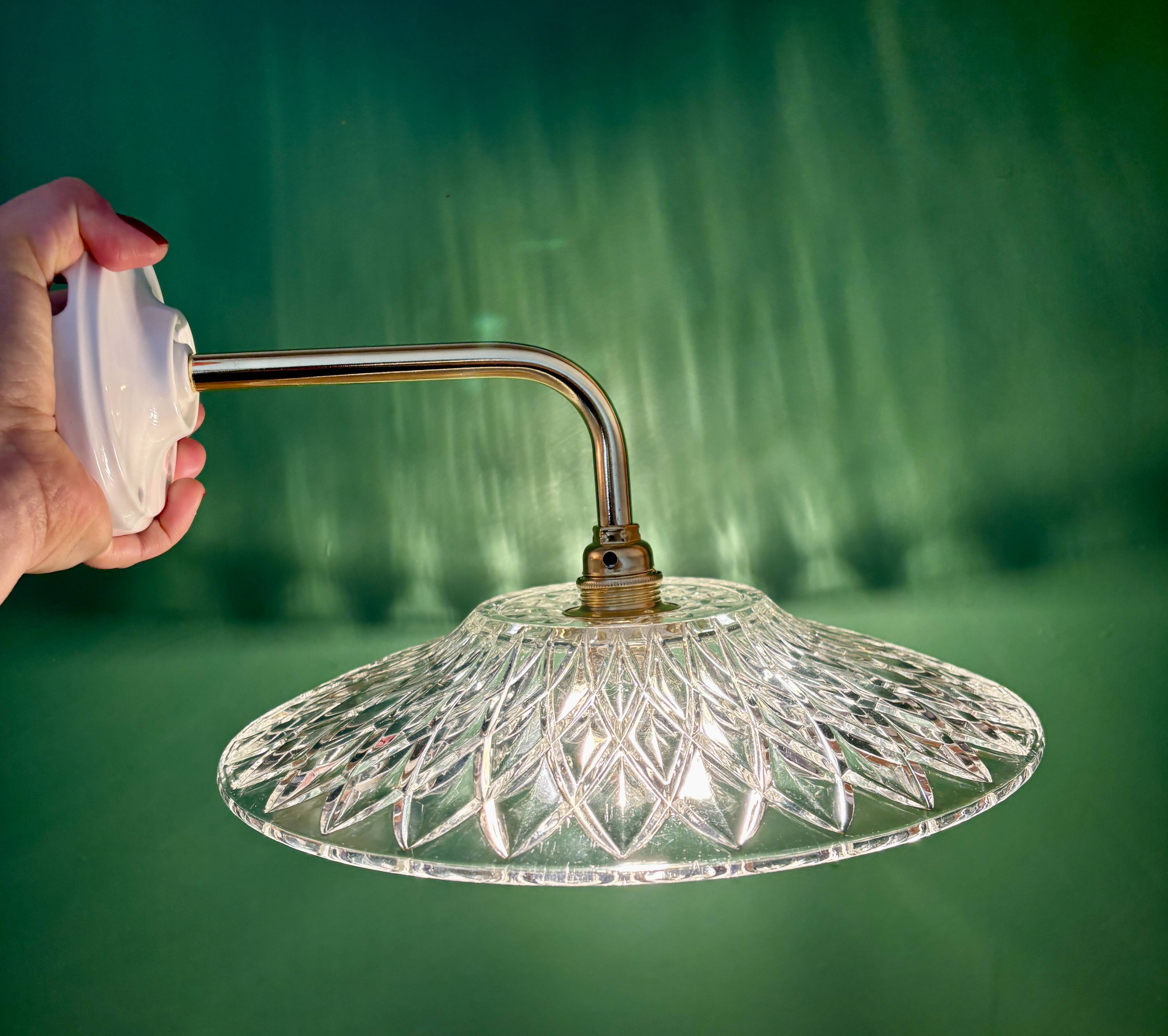 Coudé wall lamp with an old cut glass lampshade - tableware collection