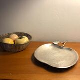 Empty pocket, apple-shaped cut