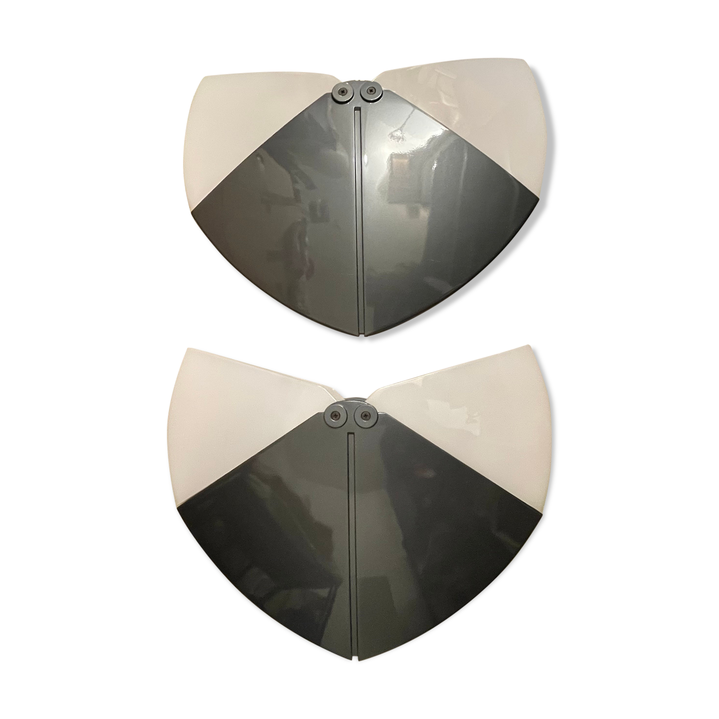 Pair of wall lamps Astolfo, Valerio Sacchetti, sirrah 1980