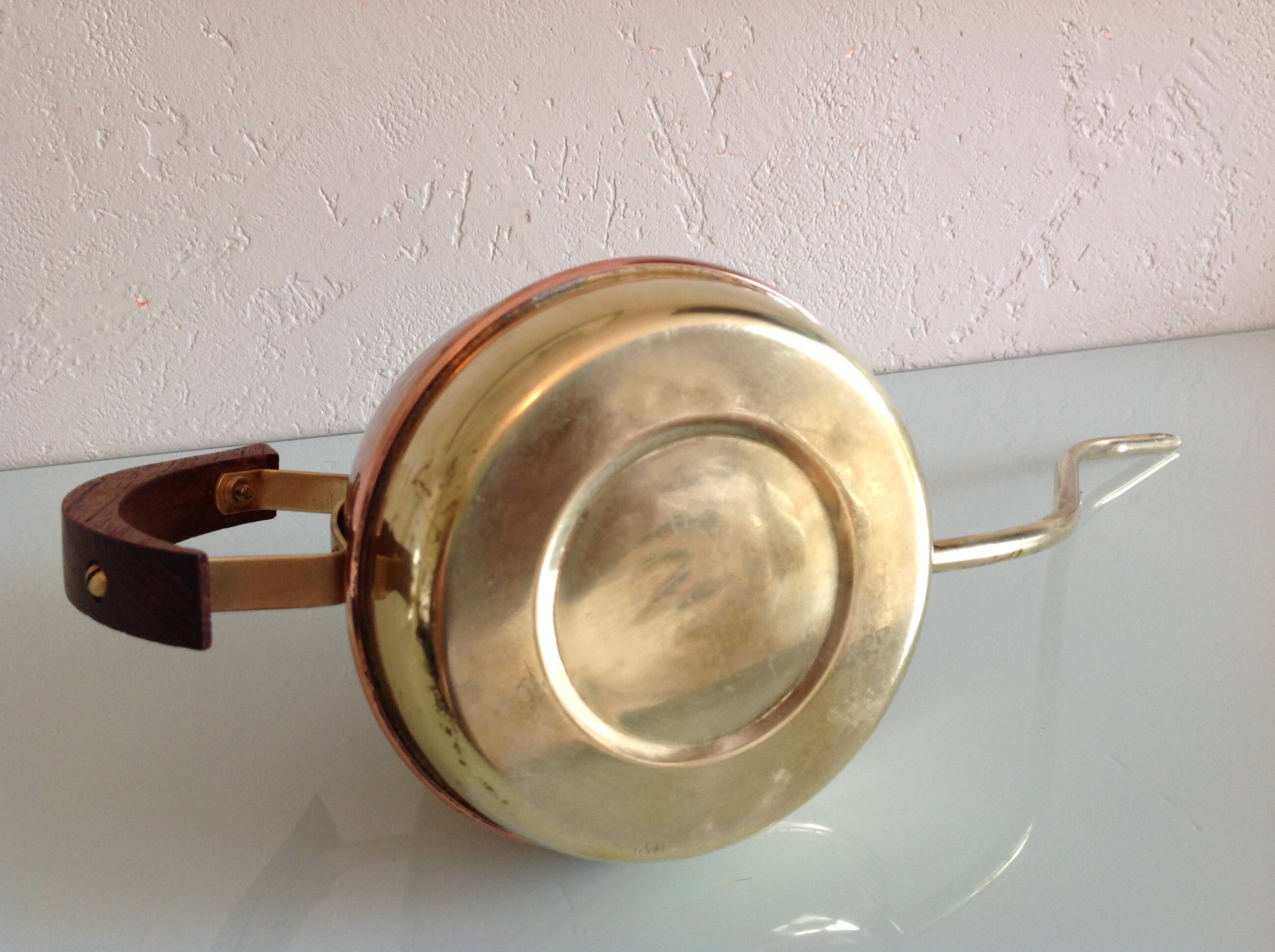 Watering can in hammered red copper and wooden handle/vintage 60s-70s