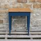 Table d’appoint ancienne rénovée – plateau bois naturel