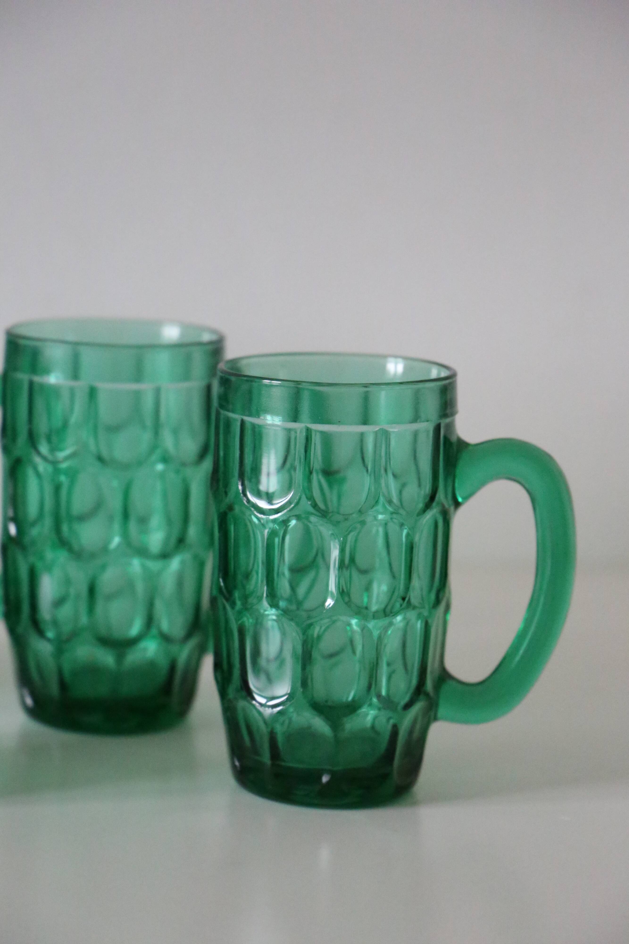 Ensemble de 6 mugs en verre, vert, vintage français, 1980