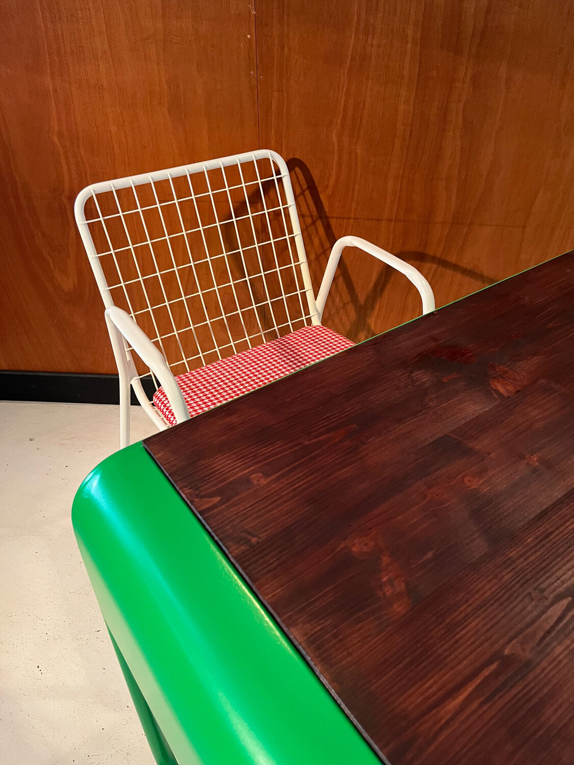 Vintage 1980 desk, in perfect condition.