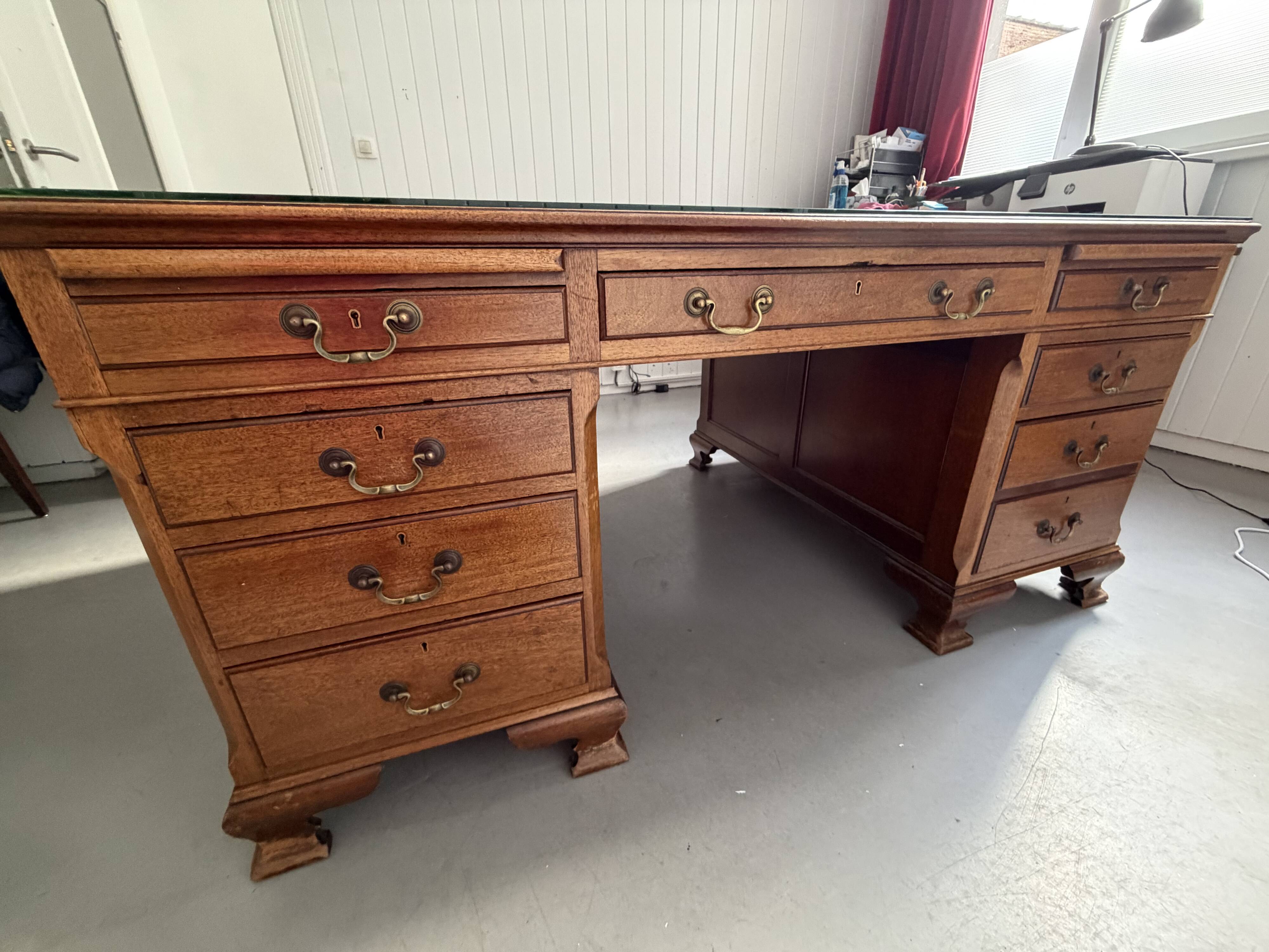 Bureau de ministre double face
