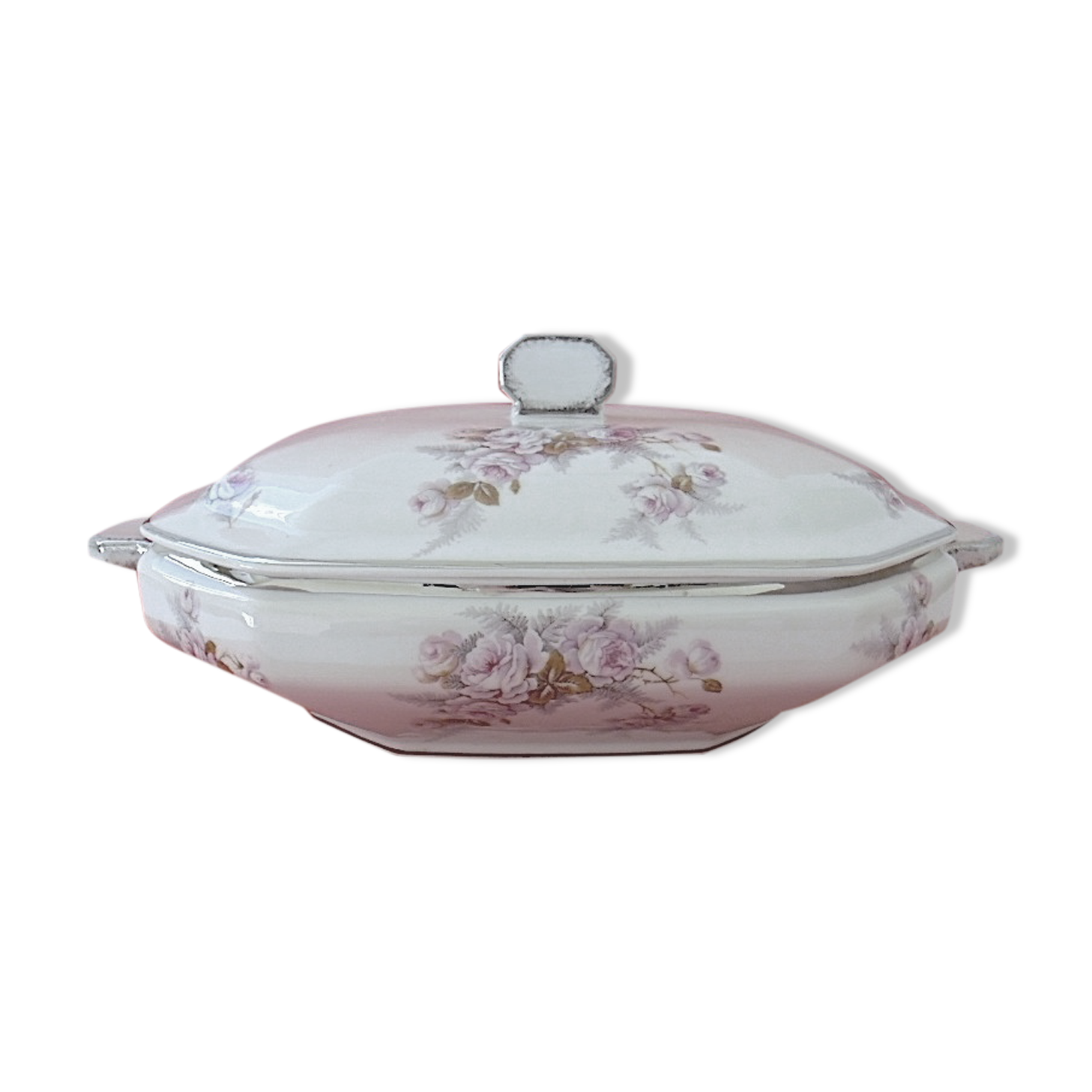 Porcelain vegetable with floral decoration