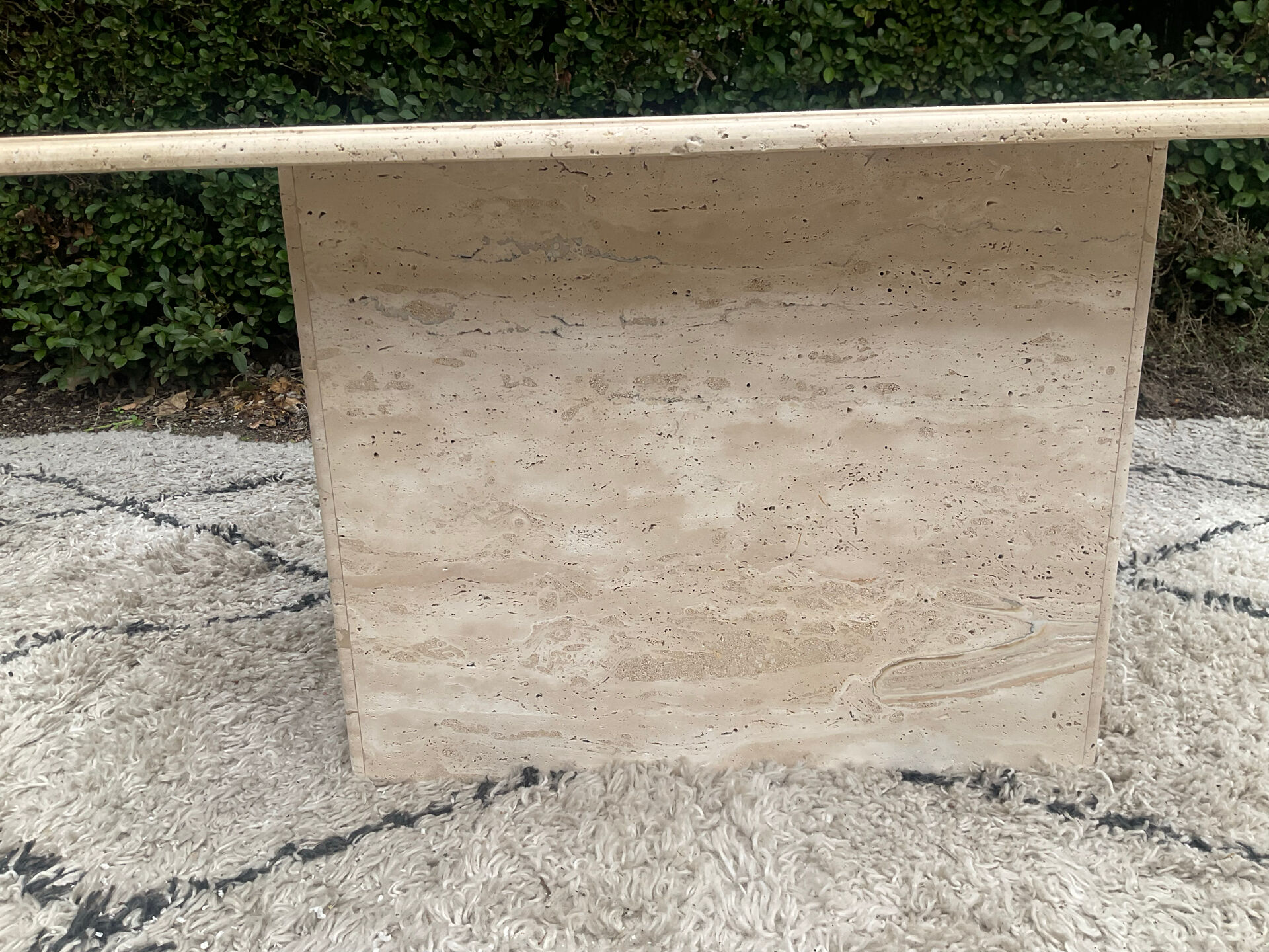 Table basse en travertin 