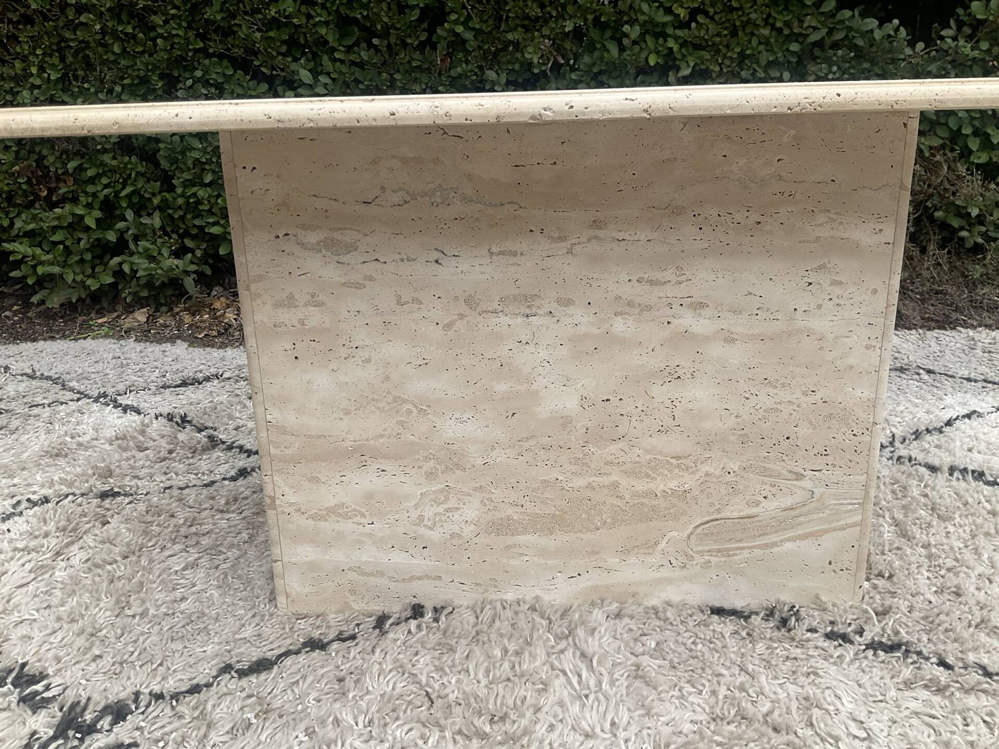 Table basse en travertin 