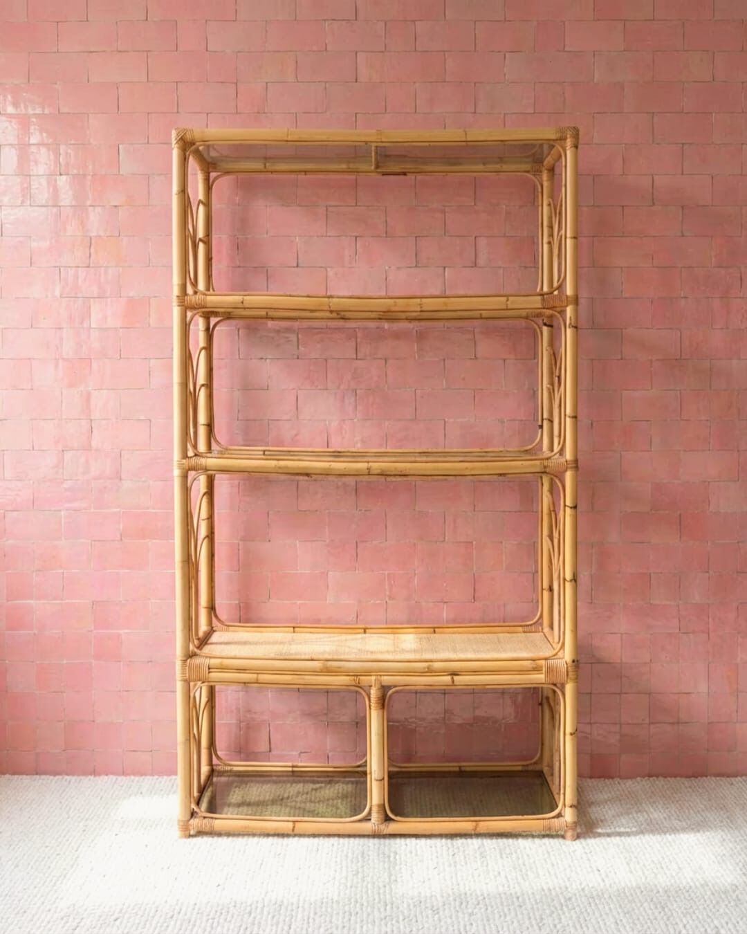 Large shelf in rattan and smoked glass