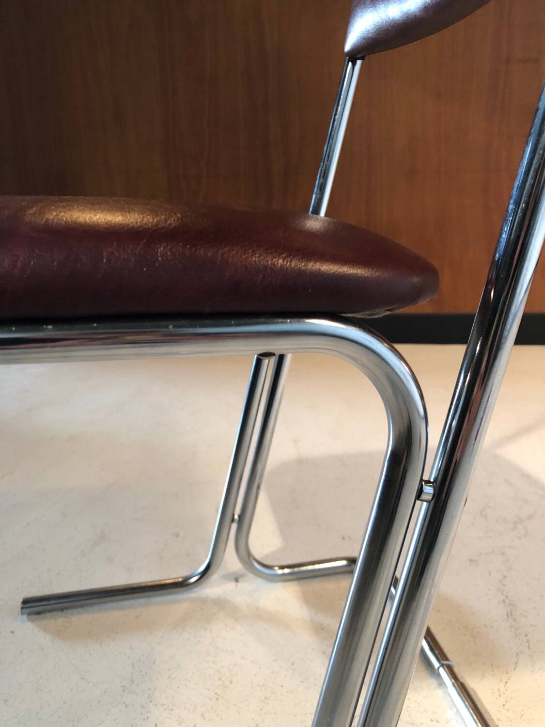 Chaise vintage vers 1970 - cuir et chrome