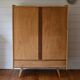 Armoire en bois et rotin