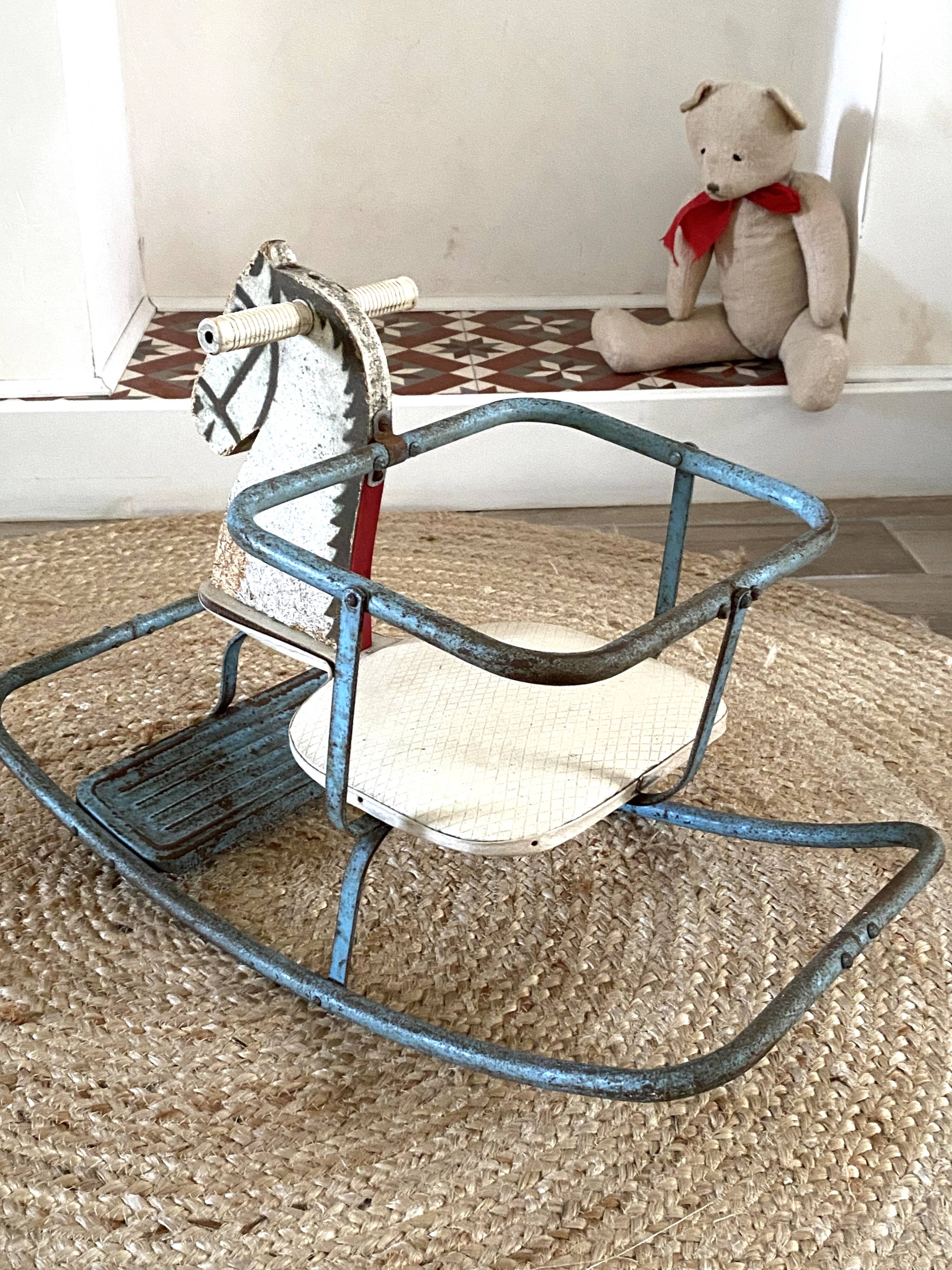 Cheval à bascule vintage
