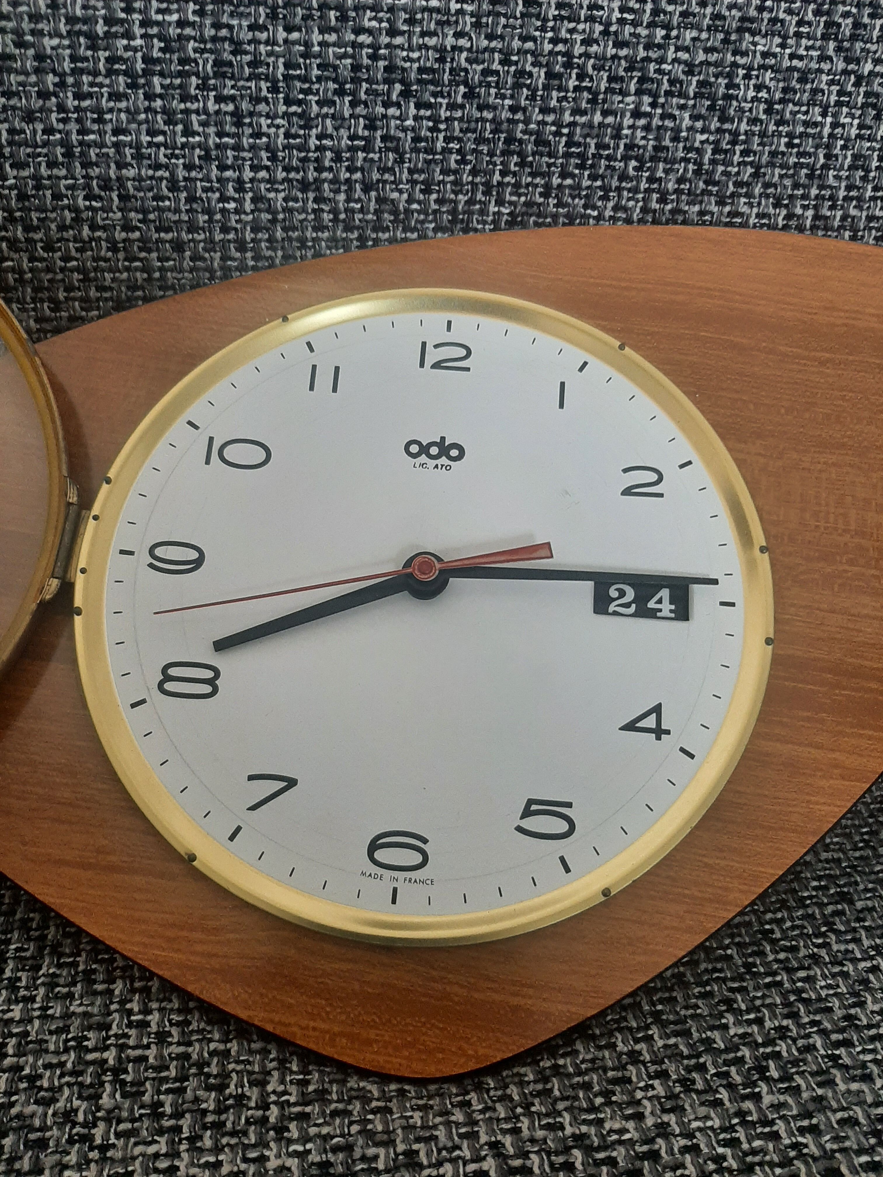 Vintage formica freeform Odo clock