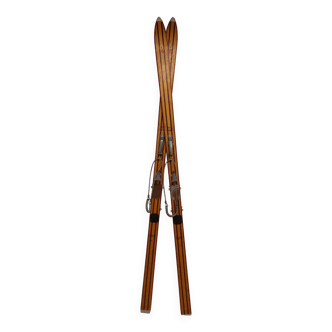 Paire de skis vintage en bois A. Rossignol Hickory modèle Olympique, années 60