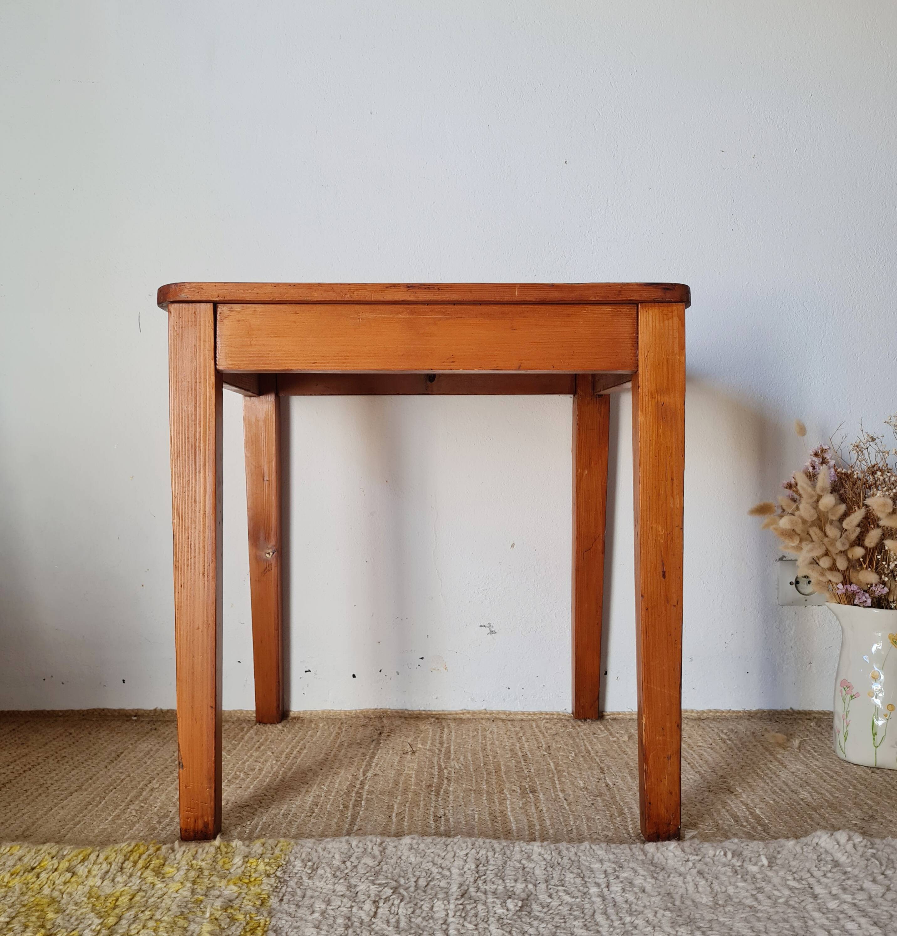 Petite table ou bout de canapé en bois