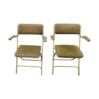 2 folding chairs