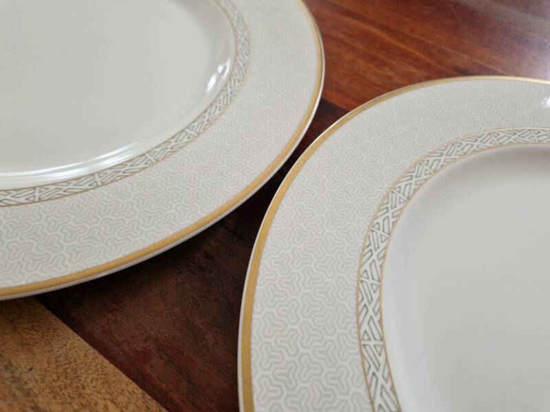 Villeroy and Boch - Pair of flat plates, Kimono Château collection