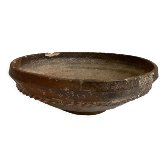 Berber pottery pocket emptier