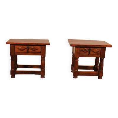 Paire de tables de chevet espagnoles en noyer