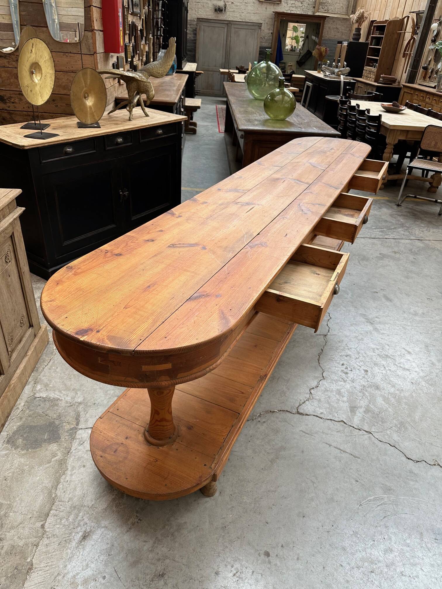 Early 20th century presentation console