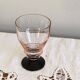 9 verres à vin ou à eau art déco rose et pied noir